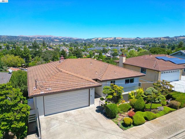 21714 Shadyspring Rd, Castro Valley, CA 94546