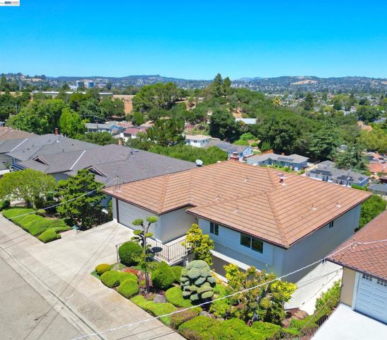 21714 Shadyspring Rd, Castro Valley, CA 94546