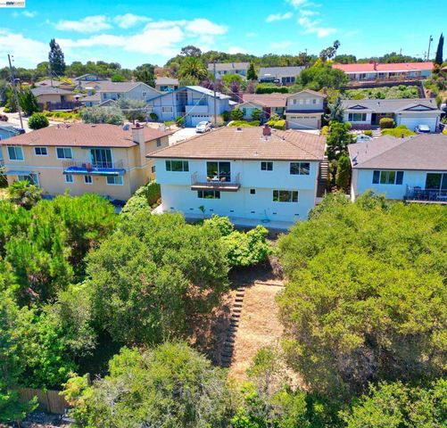 21714 Shadyspring Rd, Castro Valley, CA 94546