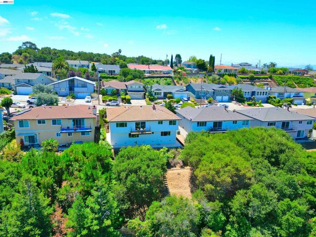 21714 Shadyspring Rd, Castro Valley, CA 94546