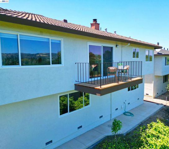 21714 Shadyspring Rd, Castro Valley, CA 94546