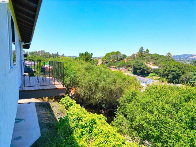 21714 Shadyspring Rd, Castro Valley, CA 94546