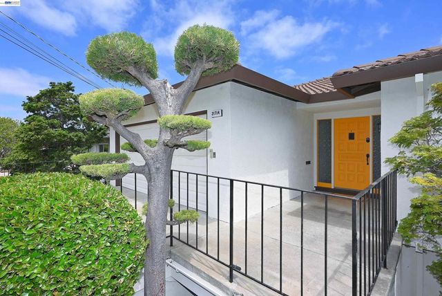 21714 Shadyspring Rd, Castro Valley, CA 94546