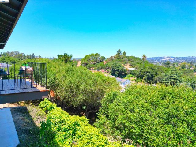 21714 Shadyspring Rd, Castro Valley, CA 94546