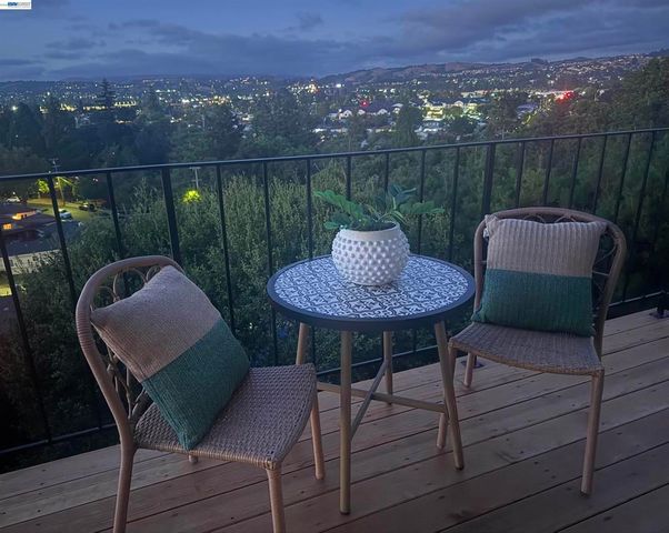 21714 Shadyspring Rd, Castro Valley, CA 94546