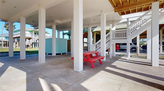 1965 Ave J, Crystal Beach, TX 77650