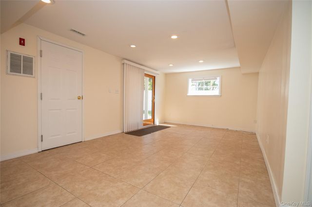 3039 Clubhouse Road, Merrick, NY 11566