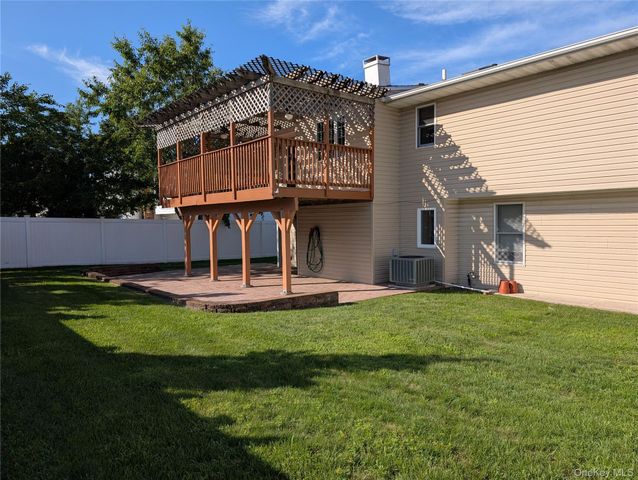 3039 Clubhouse Road, Merrick, NY 11566