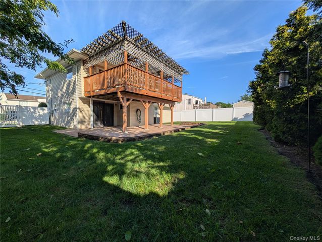 3039 Clubhouse Road, Merrick, NY 11566