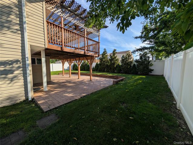 3039 Clubhouse Road, Merrick, NY 11566