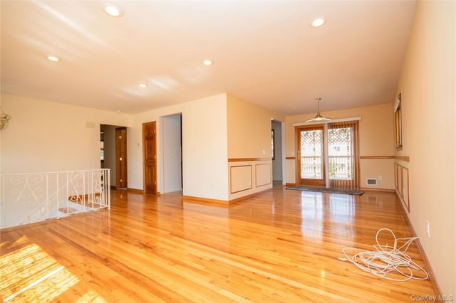 3039 Clubhouse Road, Merrick, NY 11566