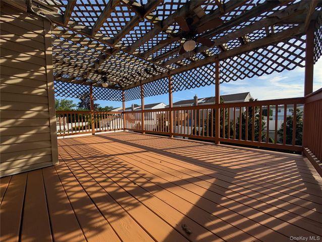 3039 Clubhouse Road, Merrick, NY 11566