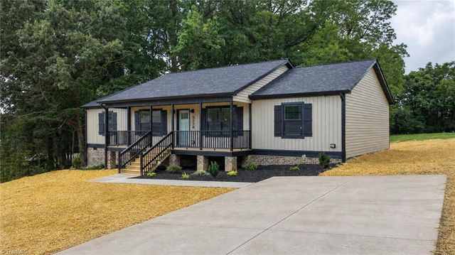 2274 Darwick Road, Winston-salem, NC 27127