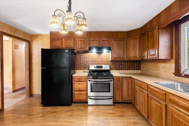 1094 County Road, Cataumet, MA 02534