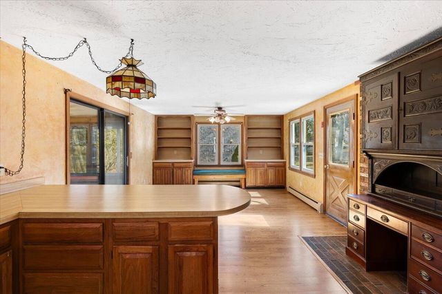 1094 County Road, Cataumet, MA 02534