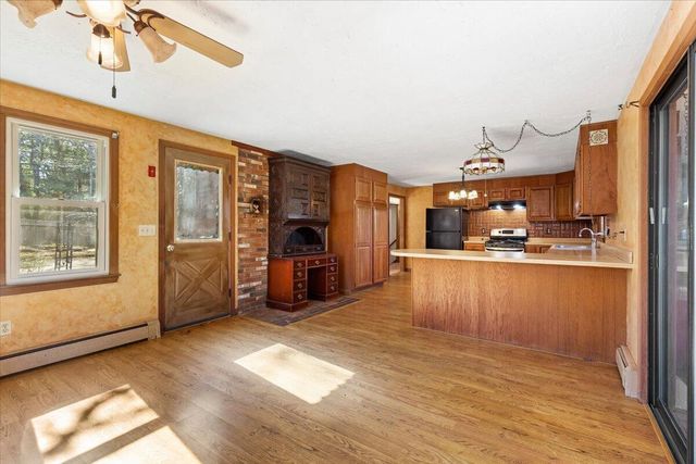 1094 County Road, Cataumet, MA 02534