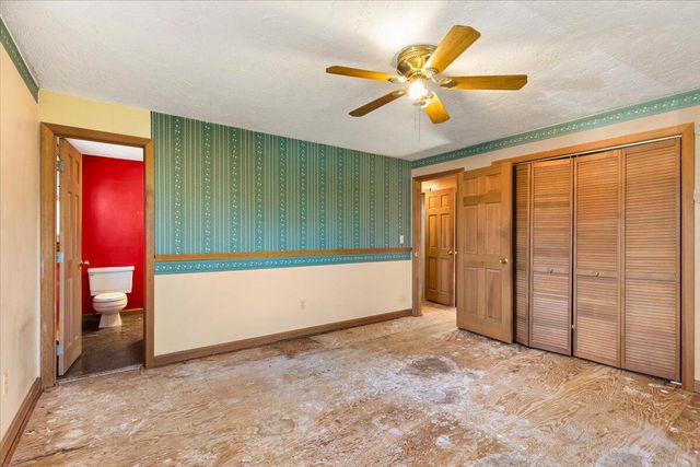 1094 County Road, Cataumet, MA 02534