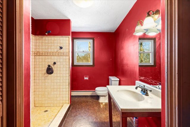 1094 County Road, Cataumet, MA 02534