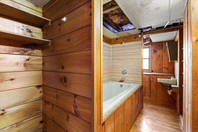 1094 County Road, Cataumet, MA 02534