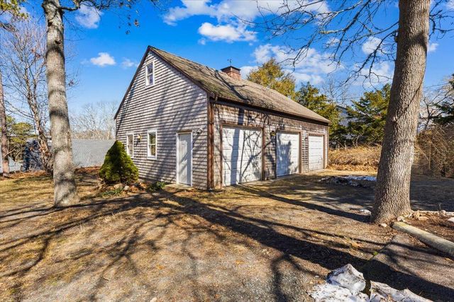1094 County Road, Cataumet, MA 02534