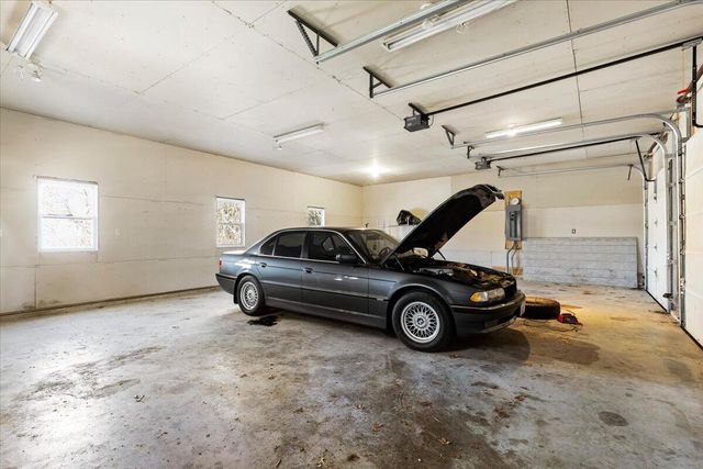 1094 County Road, Cataumet, MA 02534