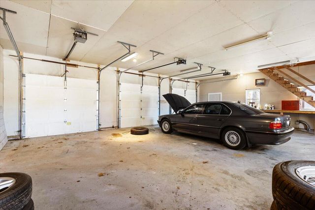 1094 County Road, Cataumet, MA 02534