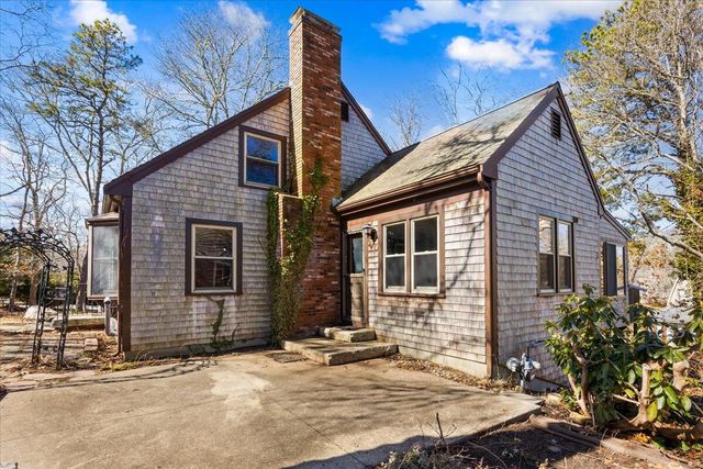 1094 County Road, Cataumet, MA 02534