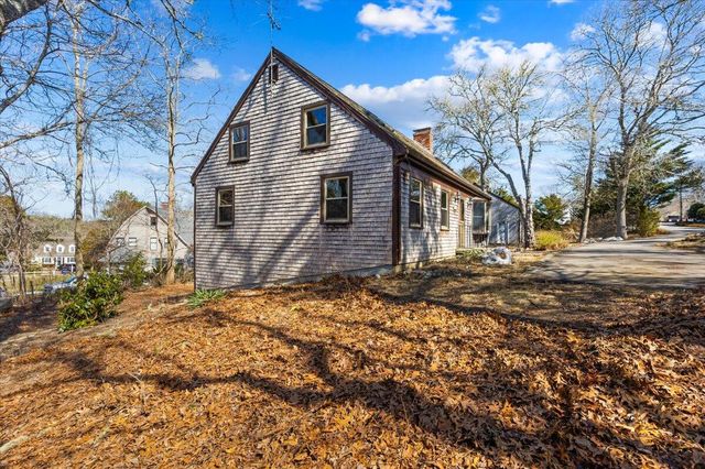 1094 County Road, Cataumet, MA 02534