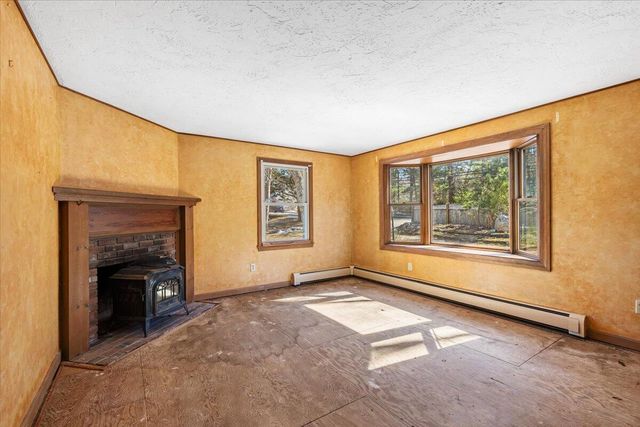 1094 County Road, Cataumet, MA 02534