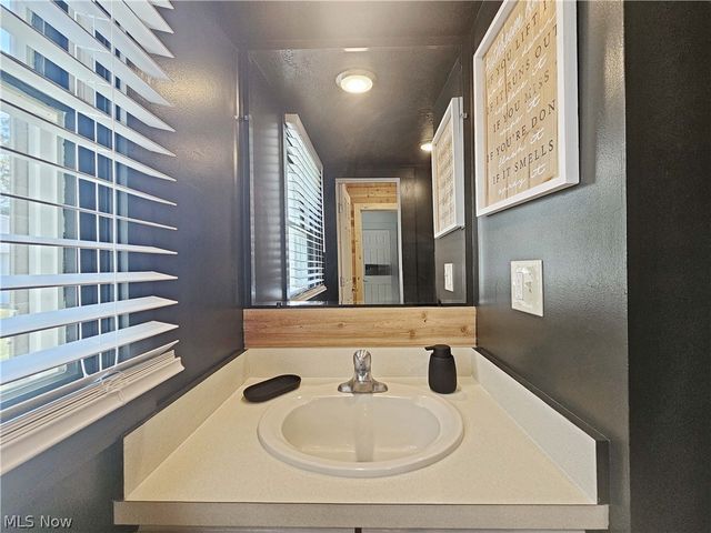 3866 Kirtland Road, Willoughby, OH 44094