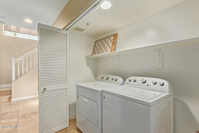 815 E ROSE Lane 127, Phoenix, AZ 85014