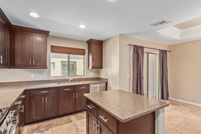 815 E ROSE Lane 127, Phoenix, AZ 85014