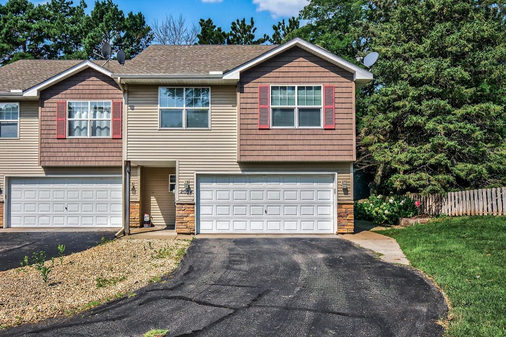 2054 Shryer Court E, North Saint Paul, MN 55109