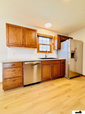 8801 Leighton Avenue, Lincoln, NE 68507