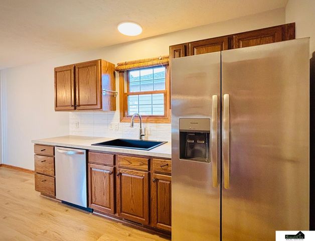 8801 Leighton Avenue, Lincoln, NE 68507