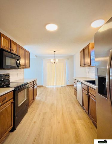 8801 Leighton Avenue, Lincoln, NE 68507