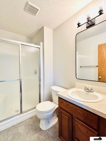 8801 Leighton Avenue, Lincoln, NE 68507