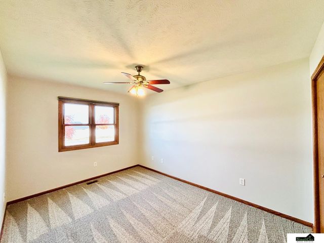 8801 Leighton Avenue, Lincoln, NE 68507