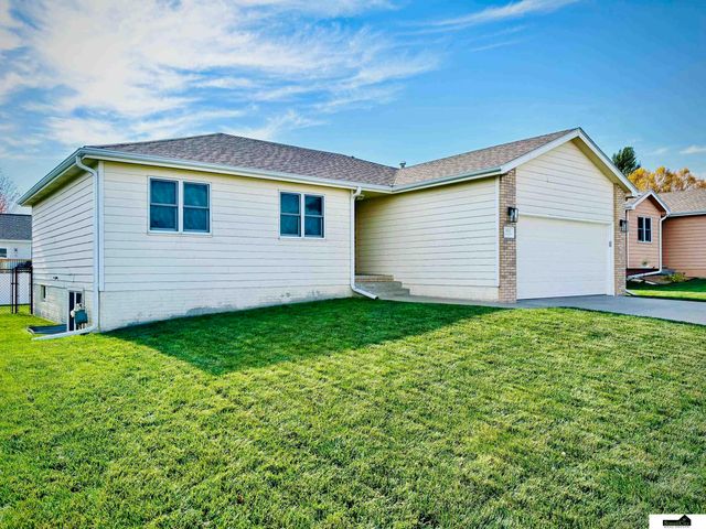 8801 Leighton Avenue, Lincoln, NE 68507