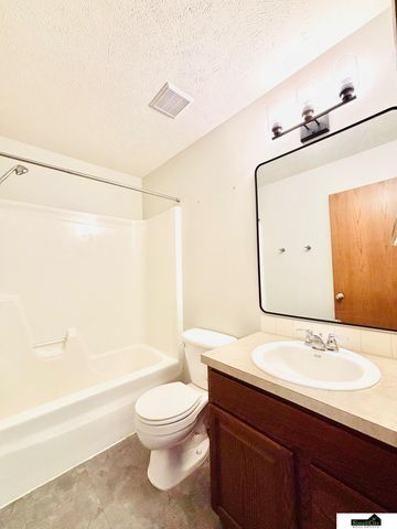 8801 Leighton Avenue, Lincoln, NE 68507