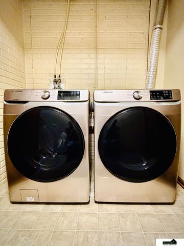 8801 Leighton Avenue, Lincoln, NE 68507