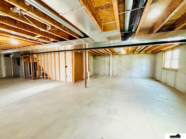 8801 Leighton Avenue, Lincoln, NE 68507