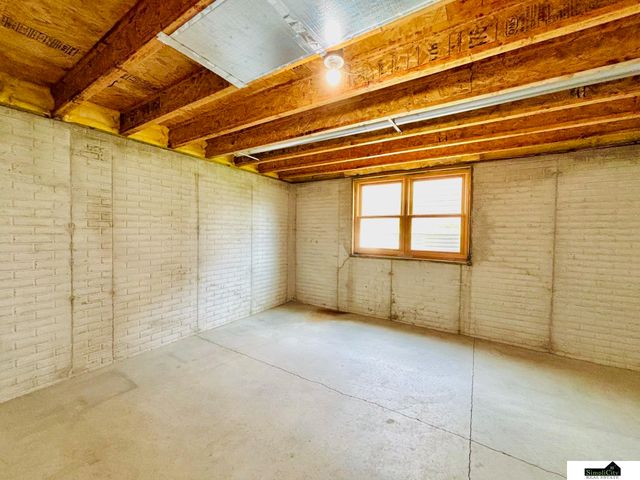 8801 Leighton Avenue, Lincoln, NE 68507