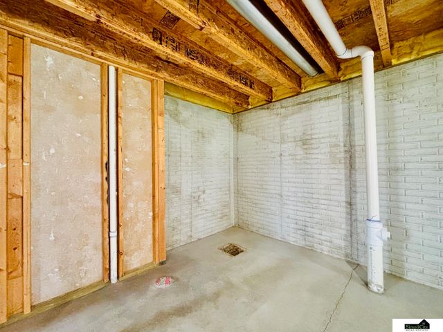 8801 Leighton Avenue, Lincoln, NE 68507