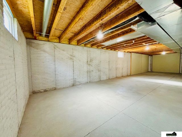 8801 Leighton Avenue, Lincoln, NE 68507