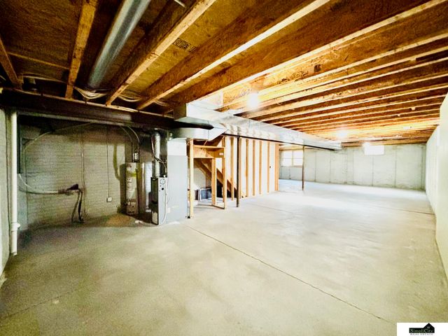 8801 Leighton Avenue, Lincoln, NE 68507