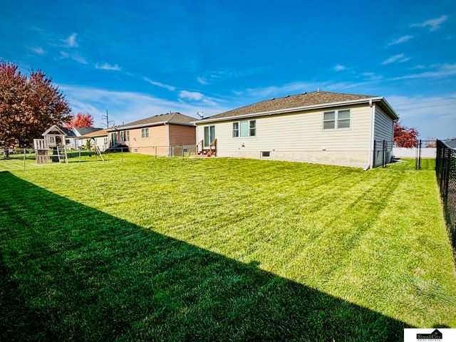 8801 Leighton Avenue, Lincoln, NE 68507