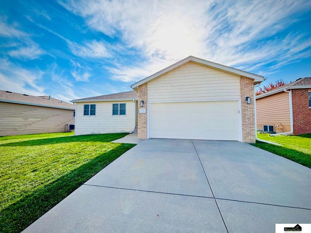 8801 Leighton Avenue, Lincoln, NE 68507