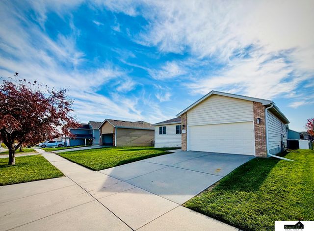 8801 Leighton Avenue, Lincoln, NE 68507