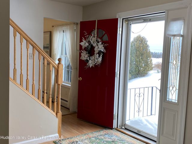 31 Mahikan Drive Drive, Hudson, NY 12534